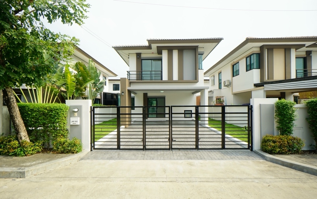 Fully Renovated 3-Bedroom House at Baan Fah Greenery Pinklao-Sai 5 | 140 sqm, 49 sq.wa | Prime Locat