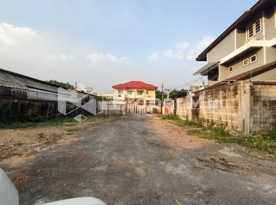 Land for rent in Bang Phlat, 2 rai, next to the Chao Phraya River, near Rama VII Bridge