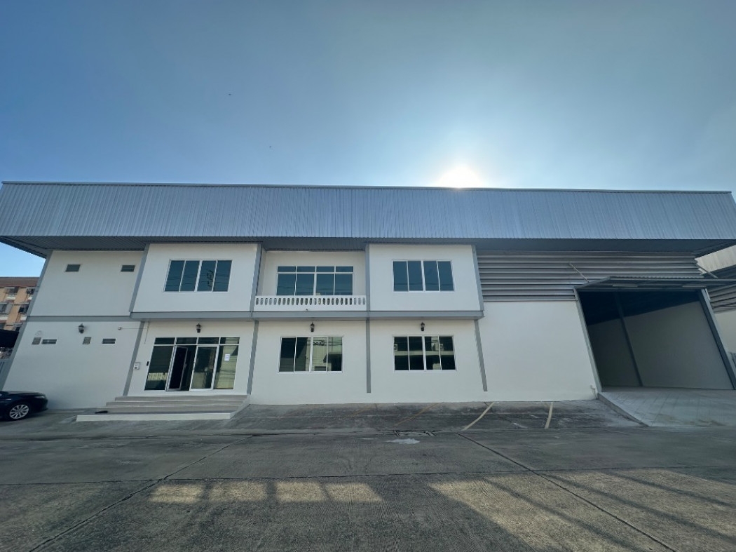 Warehouse for rent with office, area 982 sq m., near main road On Nut 74/4