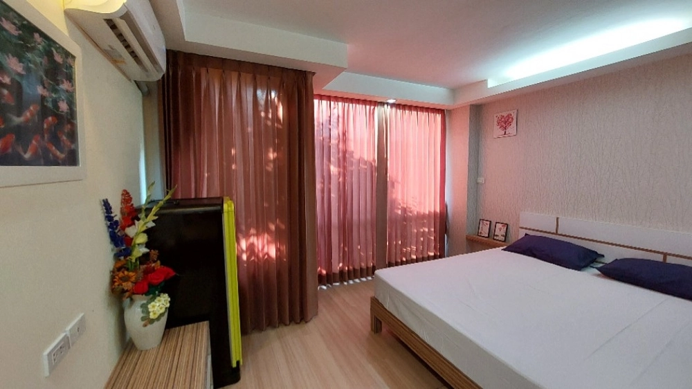 Second-hand condo, cheap price, Humble Living Condo, Soi Chintawet, studio room 21.23 sq m., project decorated room