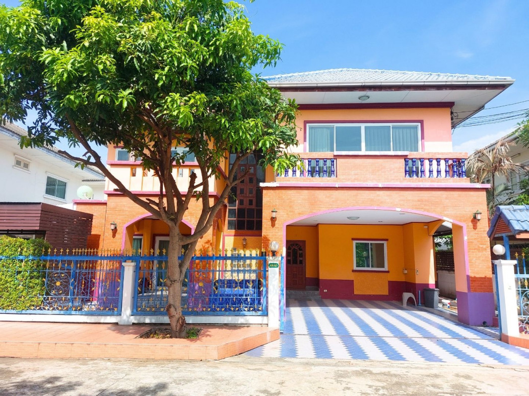 Single house for sale, Petchwattana Village, Khlong Prapa Road, large area of ​​70 sq m., main road, near expressway, only 5 minutes.