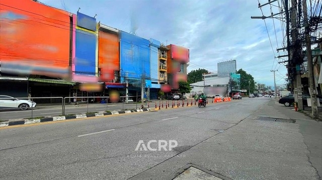 Commercial building for sale, four units, Chang Phueak Road in Chiang Mai