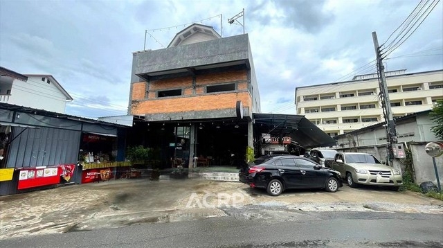 Land with buildings for sale in Soi Chomchan, Pa Daet, Chiang Mai