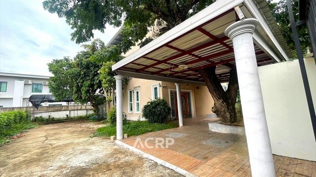 Large beautiful house for sale in Pa Daet, Chiang Mai.