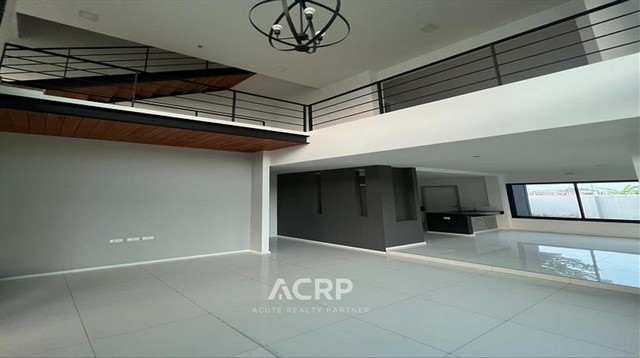 Townhome for sale or rent on Chiang Mai-Hang Dong road, Chiang Mai