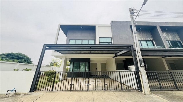 Townhome for sale or rent on Chiang Mai-Hang Dong road, Chiang Mai.