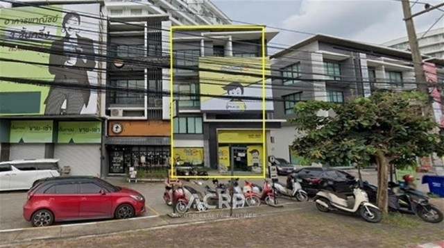 Shophouse for sale on Canal road, Chiang Mai. 3 beds, 3 baths.