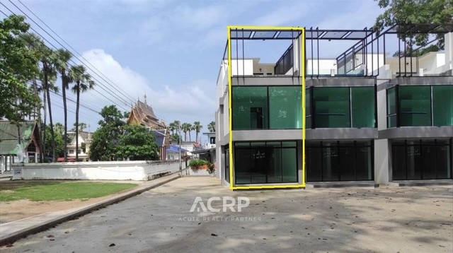 Shophouse for sale in Saraphi Yang Nueng, near to Chiang Mai-Lamphun Road