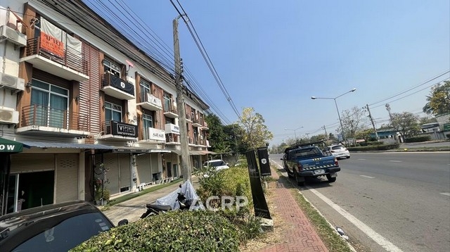 Shophouse for sale next to Ratchaphruek Road, Chiang Mai.