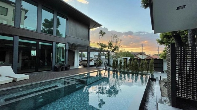 Pool Villa for sale near Mee Chok Plaza, San Phisuea, Chiang Mai.