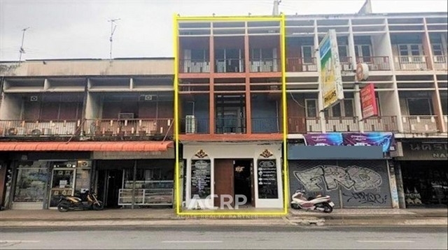 Shophouse for sale near Thapae Gate, Chiang Mai.