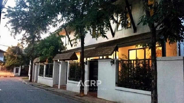 Apartment for sale near the moat, Chiang Mai.