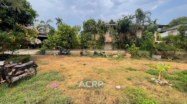 Land for sale with a house as it is, near Chiang Mai University.