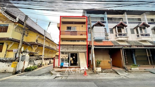 Shophouse for sale in the moat, the heart of Chiang Mai.