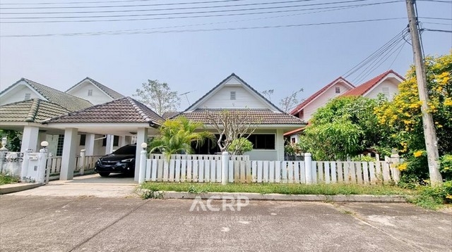 House for sale with a view of a large lake, Maejo, San Sai, Chiang Mai