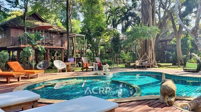 Resort for sale next to the Ping River in San Phi Suea, Chiang Mai.