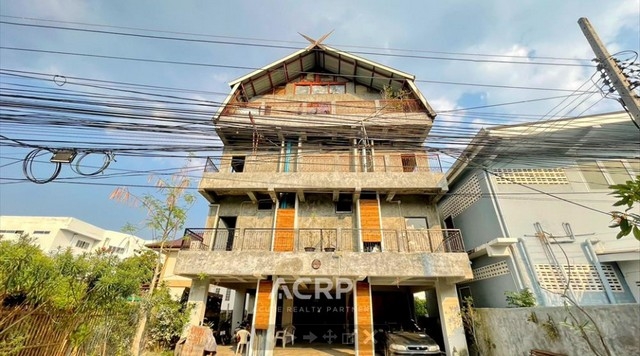 House for rent on Wua Lai road, Chiang Mai. 4 Sstorey, 6 Bedrooms.