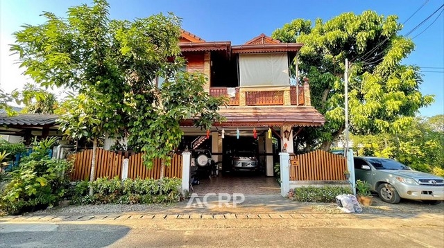 A Thai style house for sale in San Phi Suea, Chiang Mai. 6 beds, 4 baths.