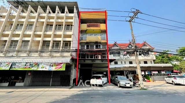 Shophouse for sale on Wichayanon Road, Chiang Mai.