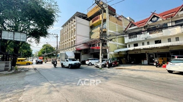 Shophouse for sale on Wichayanon Road, Chiang Mai.