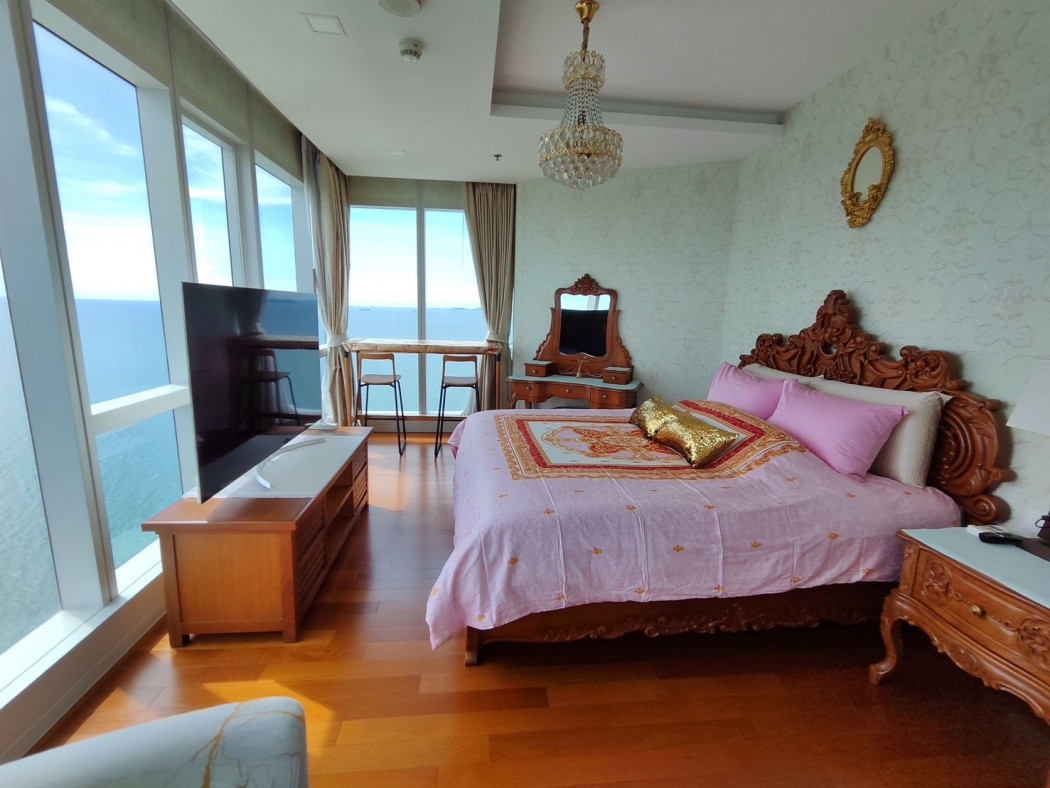 For rent The Palm Wongamat Beach Pattaya sea view private beach convenient transportation near commu