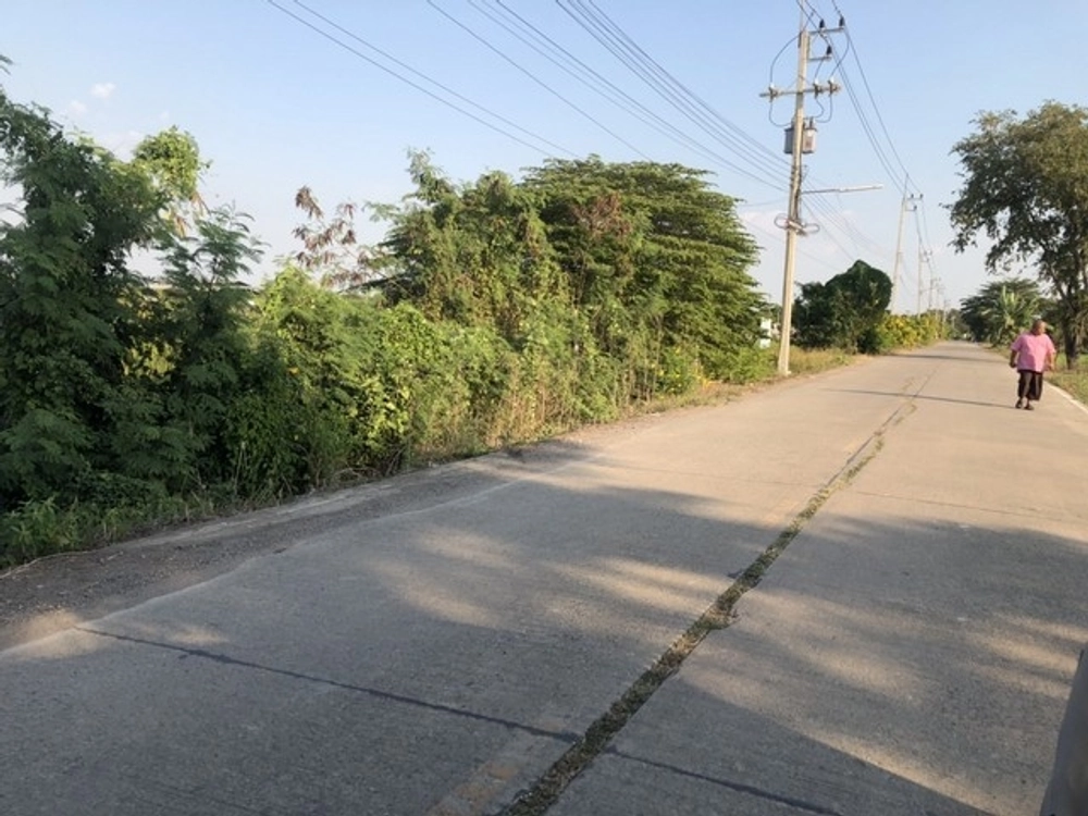 Good location, owner offers special conditions, land title deed for sale, Lat Lum Kaeo District, Pathum Thani, 800,000 per rai, call 083-7124115