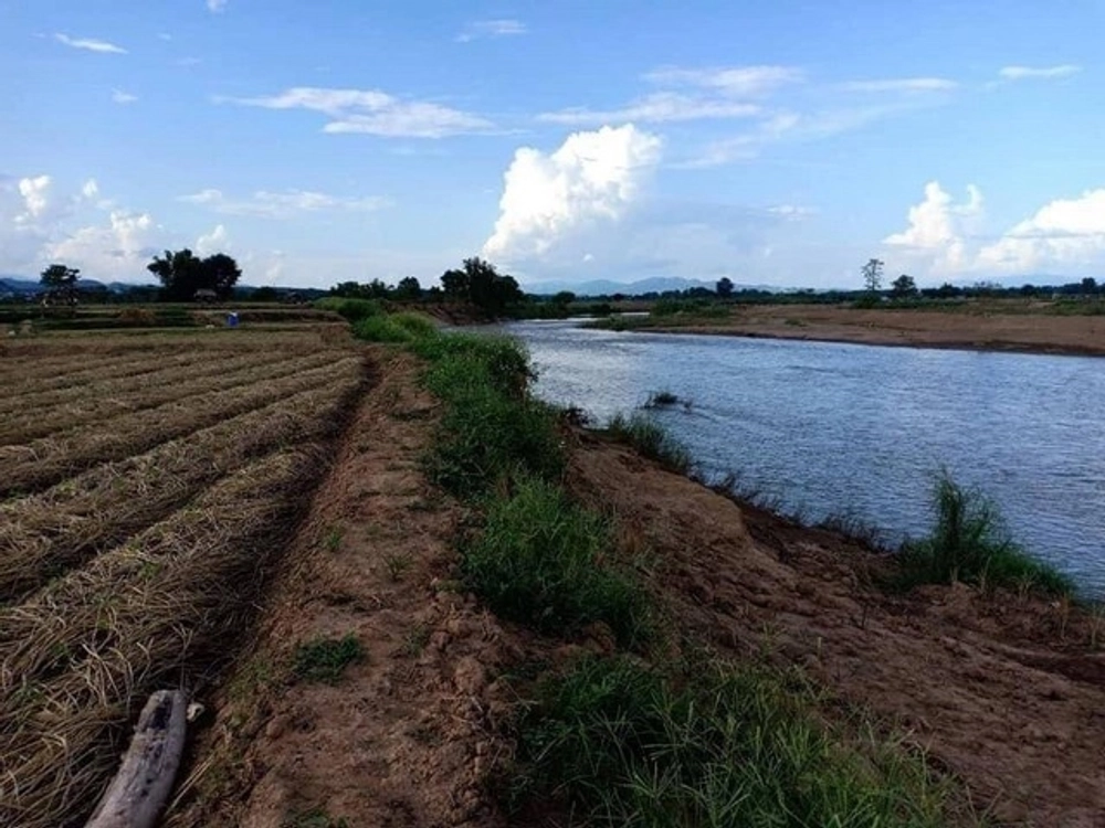 Good location, the owner offers special conditions. Tha Wang Pha, Nan Province, clear water flowing all the time, Tambon Si Phum, Amphoe Tha Wang Pha, Nan Province, 800,000 baht, very beautiful, water view.