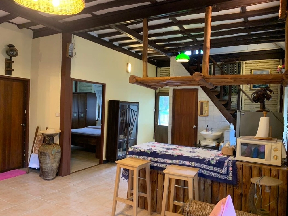 ขาย ที่ดิน พร้อมบ้านชั้นเดียว 
ห้องใต้หลังคา 1ห้องนอน 3 ห้องน้ำ  พร้อมแอร์ 2 เครื่องที่ดินพร้อมบ้านเดี่ยว 1 ไร่ 80 ตร.วา