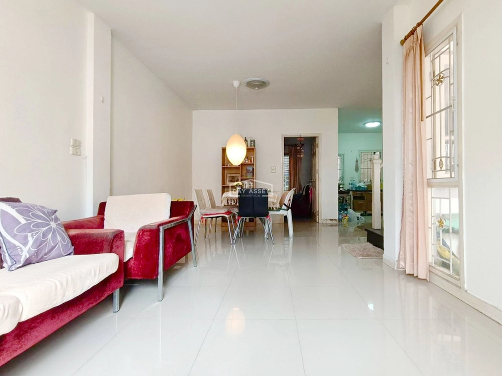 For sale: 2-storey townhouse, Tippiman Garden Village, Baan Kluai-Sai Noi Road (Tippiman Garden Baan Kluai-Sai Noi), air-conditioner included, near the Purple Line MRT station, area 21 sq m, selling for only 2,590,000 million baht.