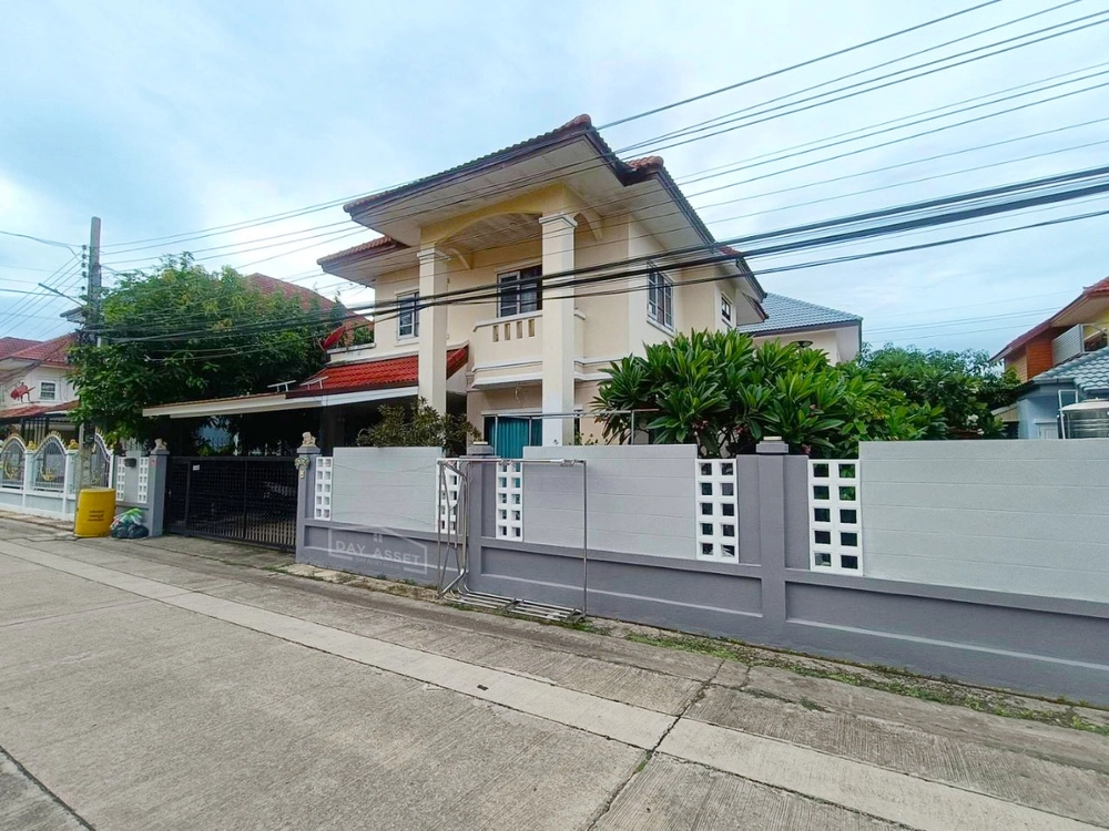 For sale: 2-storey detached house, Laphawan Village 9 (Chaiyaphruek-Ratchaphruek Road), "with air conditioner", near MRT Pink Line, area 72 sq m, selling for only 4,700,000 million baht.