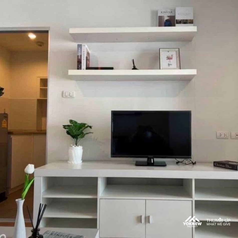 Condo Lumpini Place Srinakarin - Huamak Station, beautifully decorated room, free-standing furniture