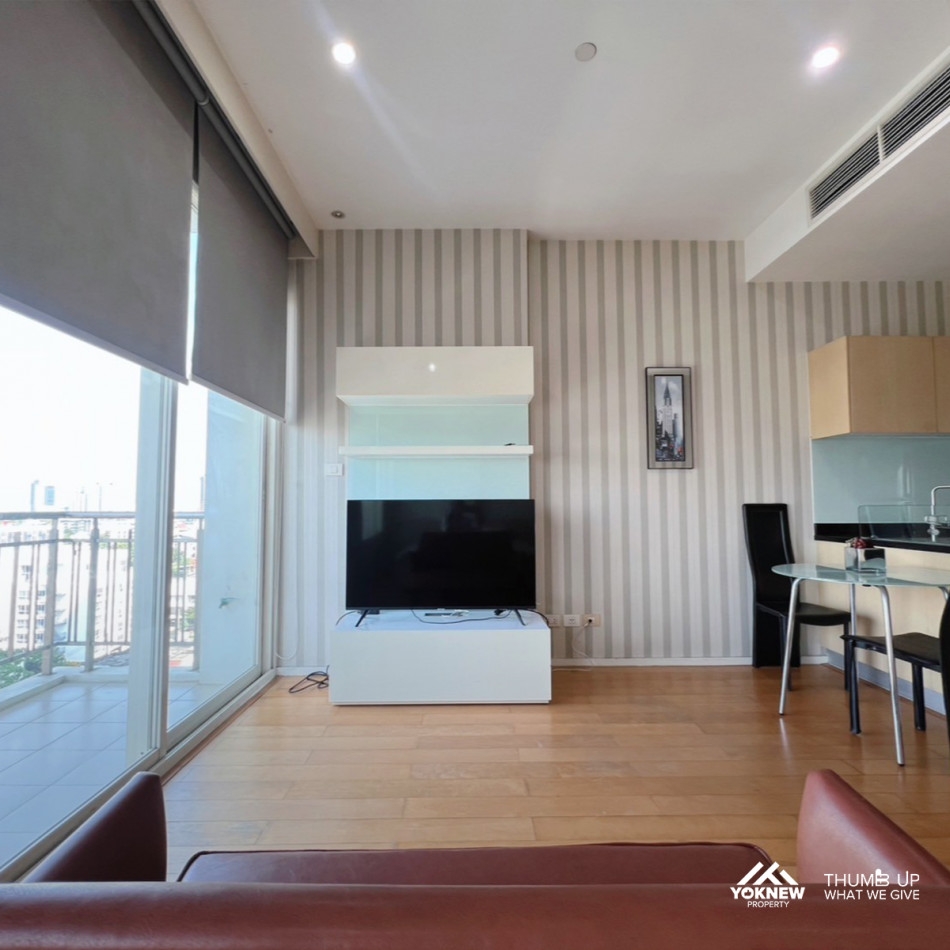 Selling a room with a view of the Chang BuildingWind Ratchayothin Condo, the room is decorated with 