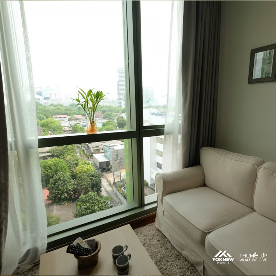 For rentWish Signature Midtown Siam, beautifully decorated room, has a work desk and has a foyer are