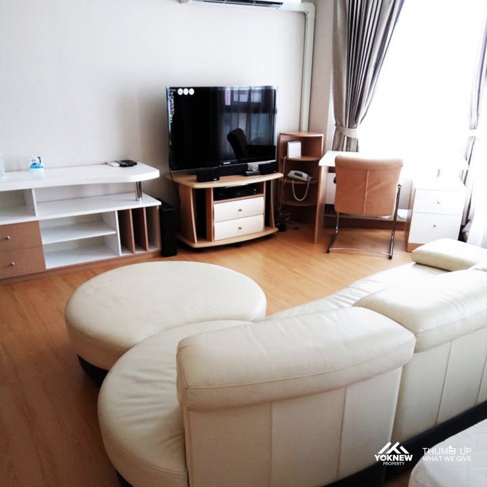 Condo for rent Noble House Phayathai  Newly renovated room, spacious room, comes with a work desk.