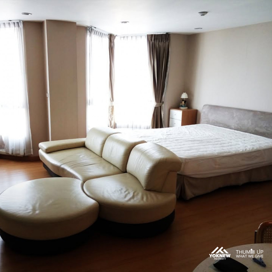 Condo for rent Noble House Phayathai  Newly renovated room, spacious room, comes with a work desk.