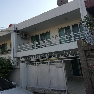 Town house for rent on sukhumvit89 near BTS onnut 500 m 4 air 30k/m