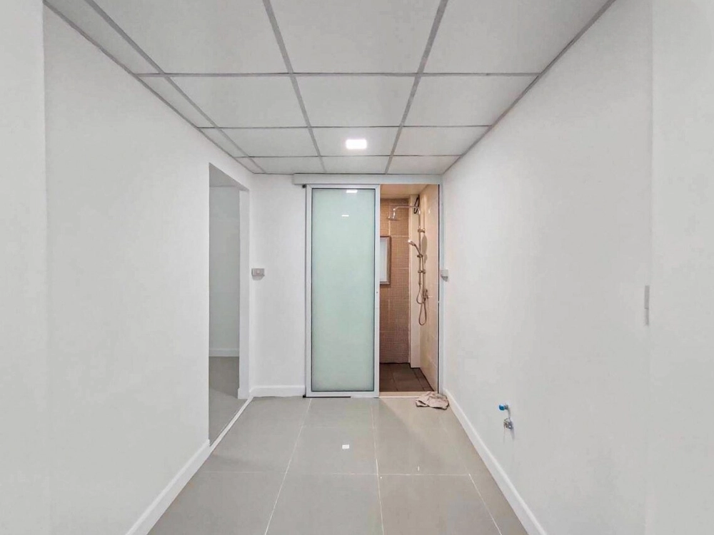 Second-hand townhouse for sale in Bangkok, Phra Pin 2 Project, Phutthamonthon Sai 2, area 25.2 sq m., newly decorated house, ready to move in, water pump with water tank, in a convenient location near the Si Rat Expressway entrance.