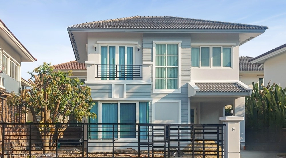 For sale: second-hand single house, Casa Ville Ratchaphruek-Rattanathibet 1 project, area 54 sq m., front of house not attached to anyone, near the Purple Line, Sai Ma Station and the entrance to Si Rat Expressway.