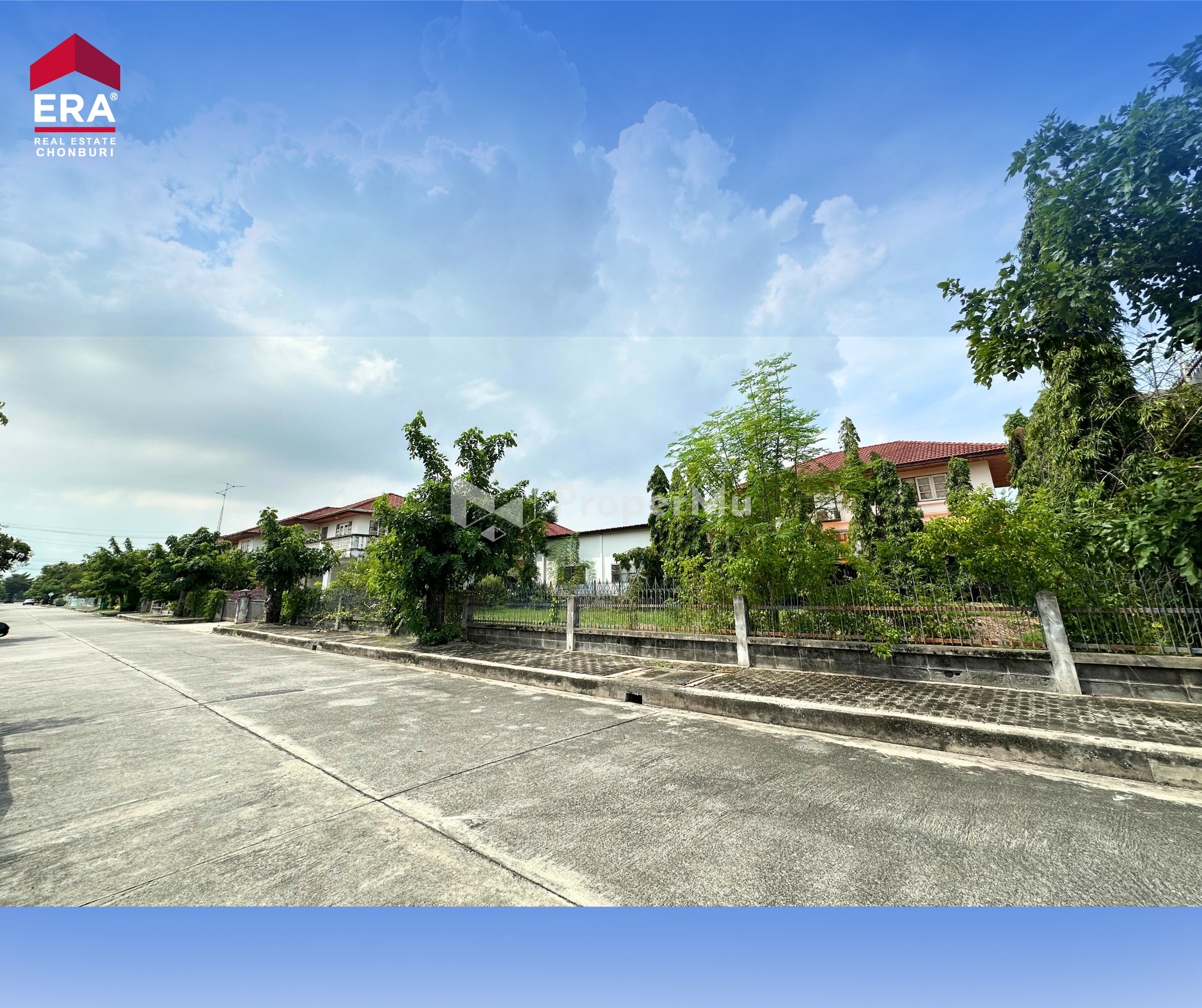 Land for sale with buildings, 2 houses, private seaside For living and opportunities for investors!