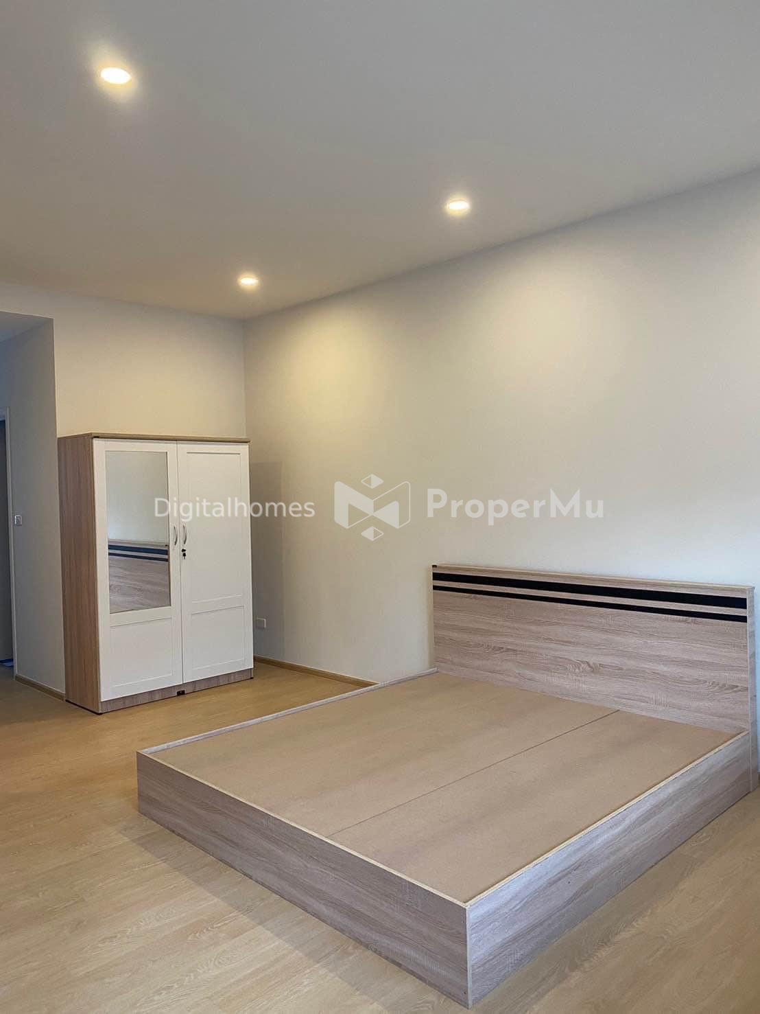 For rent 3-storey townhouse, The Plex Onnut-Wongwaen, suitable for living or as a home office, near