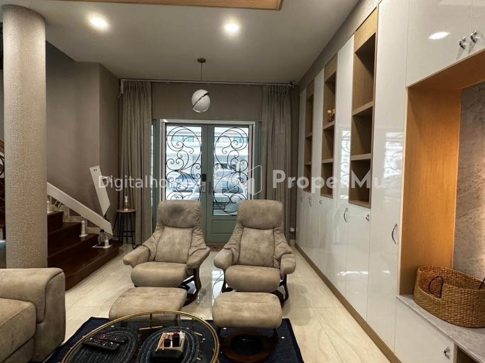 For rent Townhome The Legend Sathorn-Narathiwat, 4 bedrooms, fully furnished, parking for 2-3 cars,