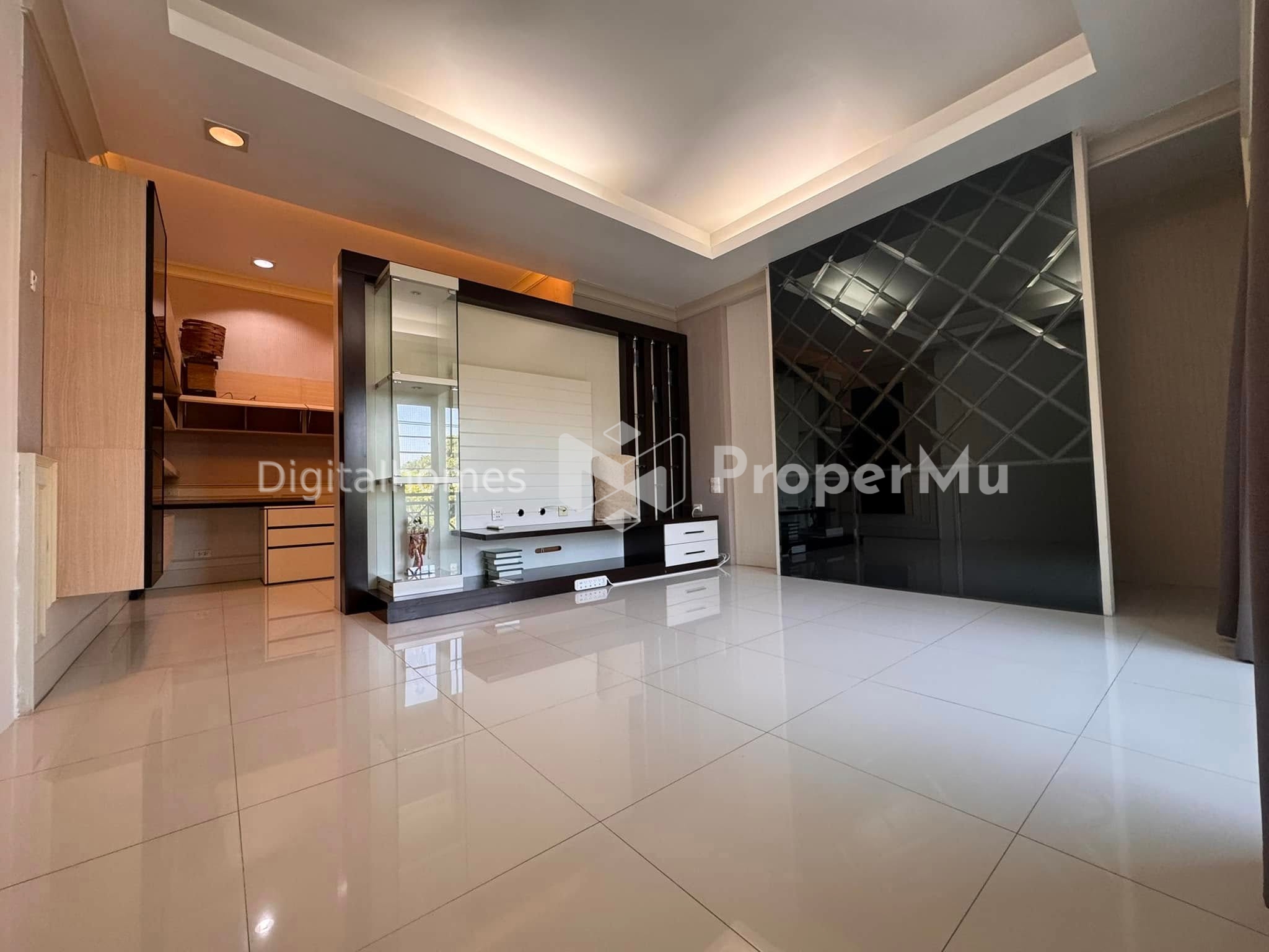 For rent Townhome, 3.5 floors, 4 bedrooms, pets allowed, Casa City Lat Phrao