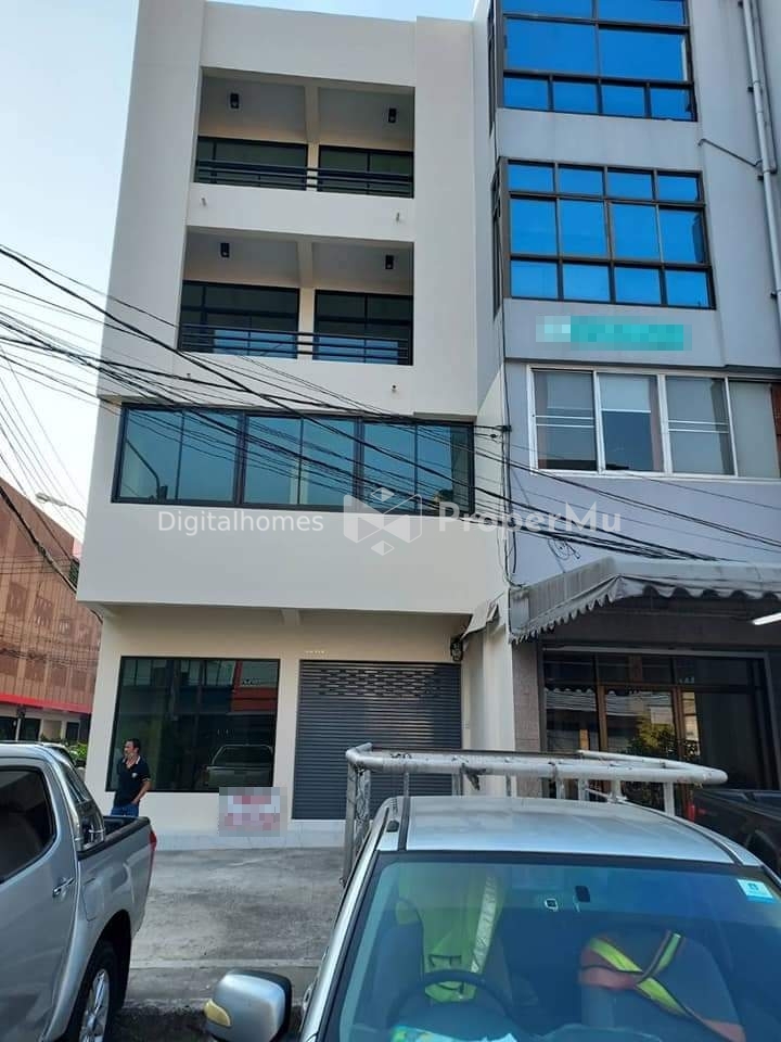 For rent: 4-storey commercial building, newly renovated, 2 bathrooms, 248 sq m.