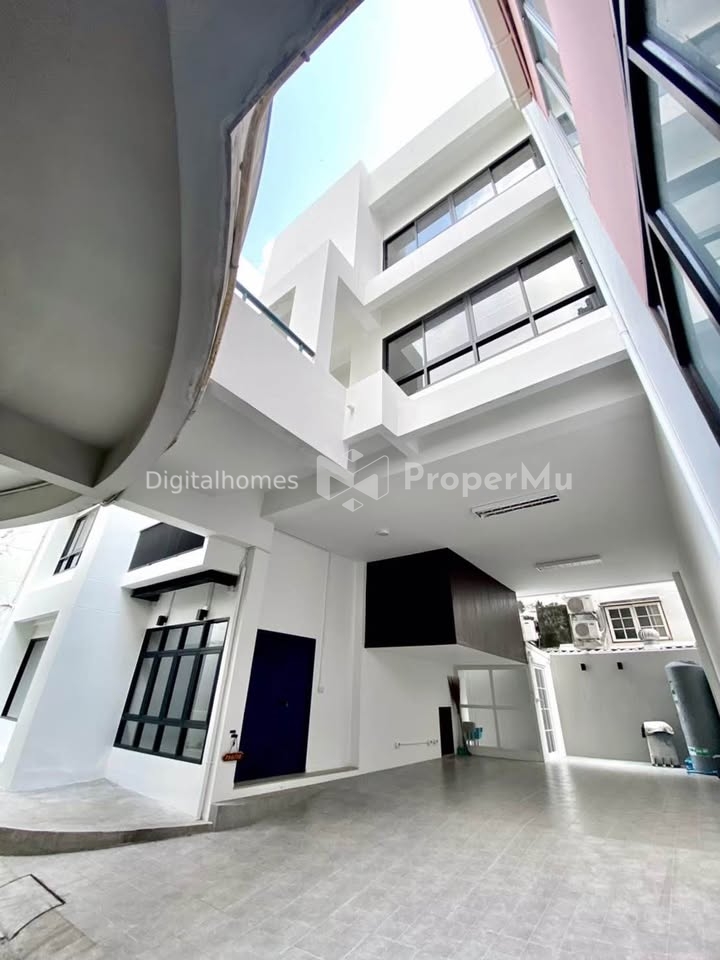 For rent 6-storey home office, Sukhumvit 101, 5 bedrooms, 350 sq m., 3-4 parking spaces