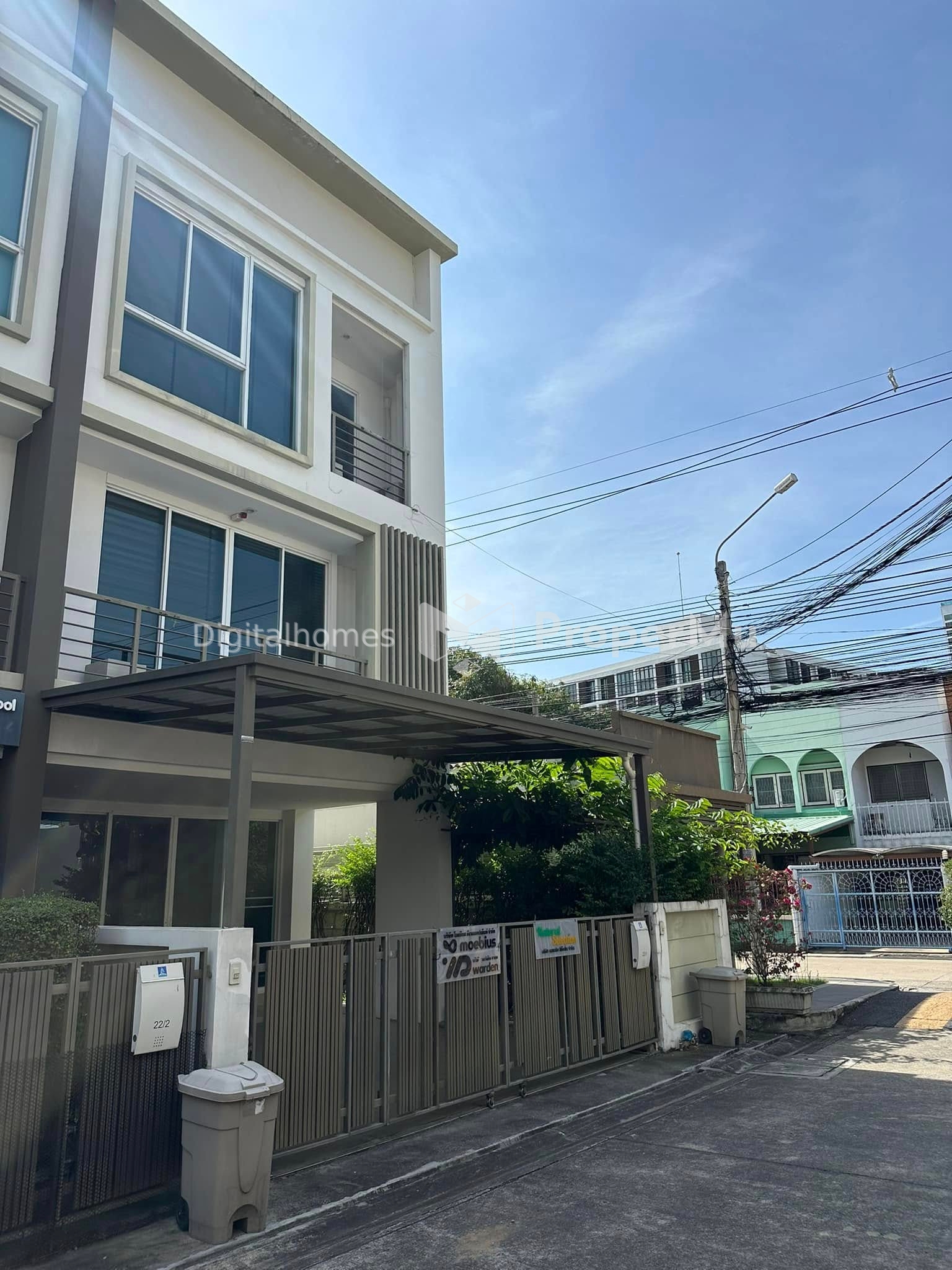 For rent Home office, LPN project, Ratchada-Lat Phrao intersection, 3 bedrooms, parking for 2 cars