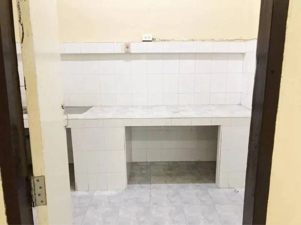 ⚡ For rent, 2-storey townhouse, Soi Ram Intra 40, Intersection 8, near BTS, size 17 sq m. ⚡