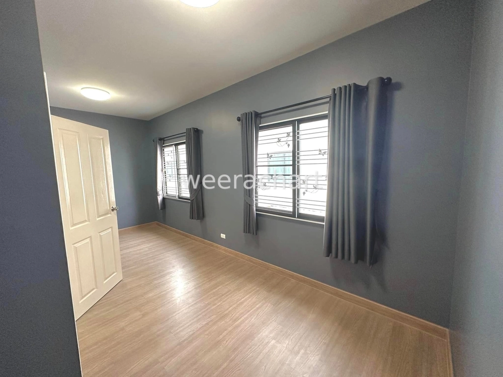Townhome ready to move in, lots of freebies, price lower than appraisal, beautiful condition, built-in with furniture, free transfer fee #The Colors Bangna-Wongwaen 2, great location, near Mega Bangna