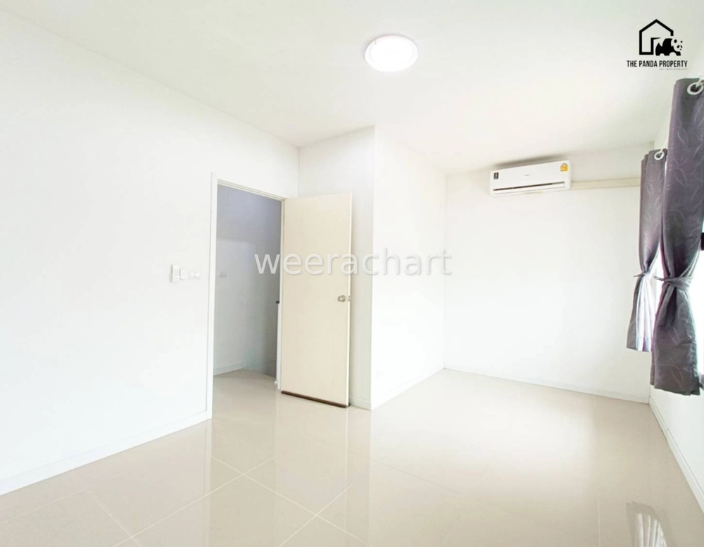 Beautiful townhome, house # Pruksa 87/2 Srinakarin - Bangna, beautifully decorated, ready to move in, located in a prime location, convenient transportation, near Mega Bangna, selling price 2,000,000 baht, free transfer
