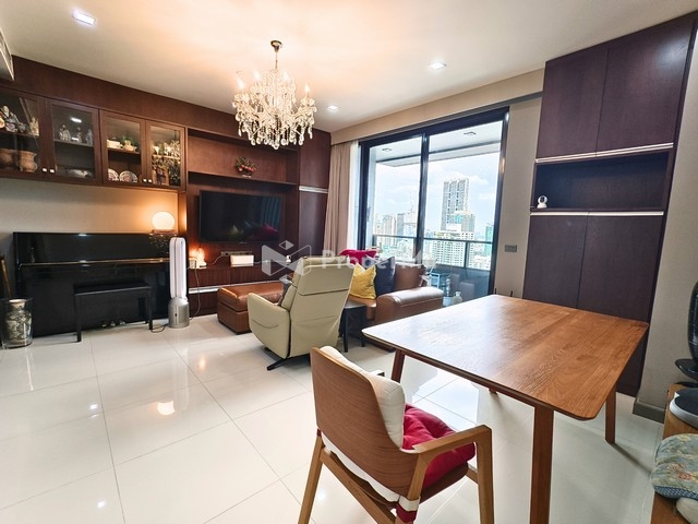 For sale: Luxury condo on Narathiwat Road, M Silom, Pet friendly, 26th floor, corner room