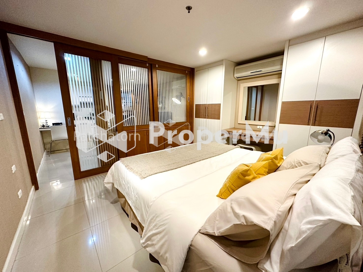 Condominium for Rent  Secene Place Sukhumvit 24 (BTS Phomphong)